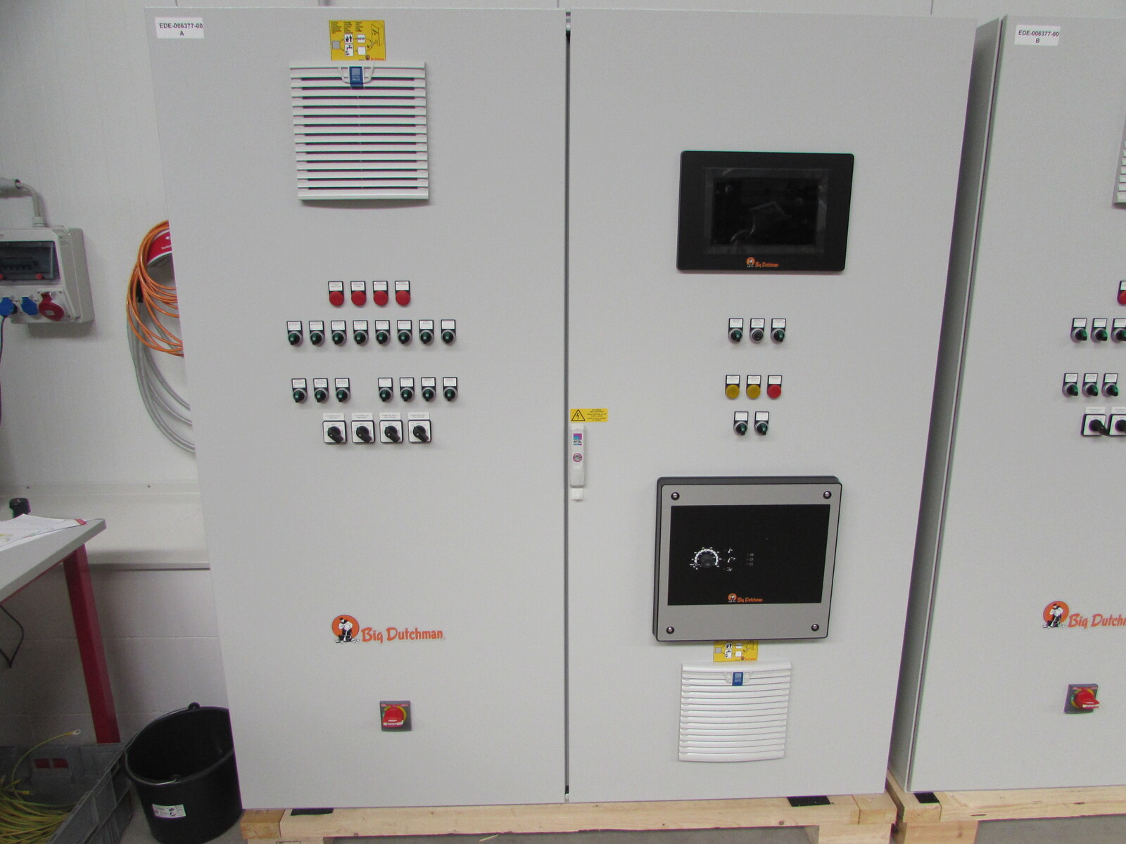 Control cabinet Broiler produstion/climate/feeding/lighting